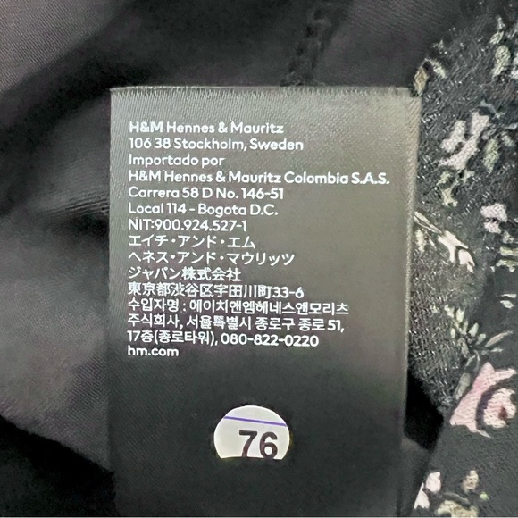 H&M Divided Black & White Lined Floral Mini Flowy Skirt Women's Size 6 - Picture 6 of 10